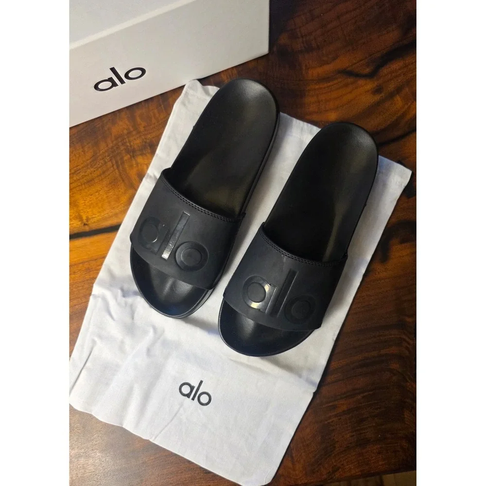 ALO YOGA THE IT SLIDE ATHELEISURE UNISEX NIB DUST BAG COASTAL BEACH